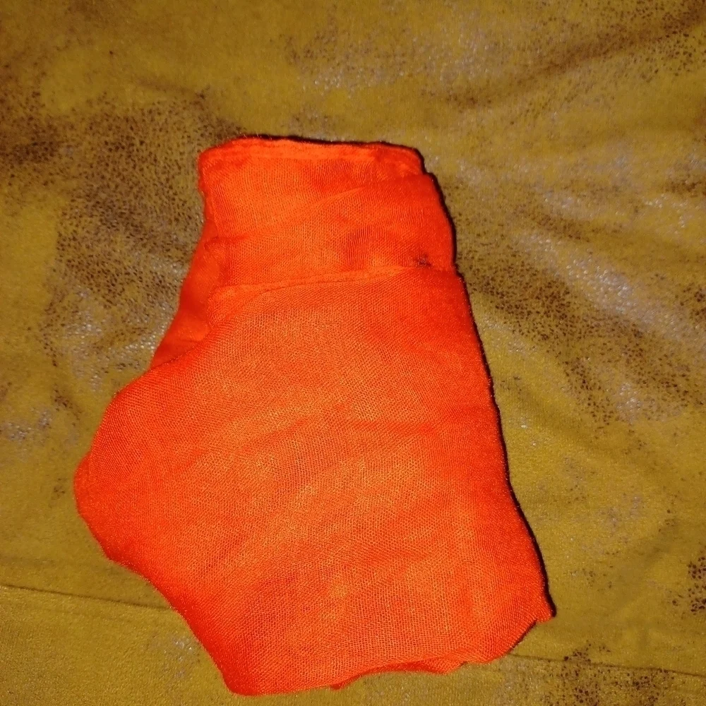 BUNDLE OF SCARFS, (8)
